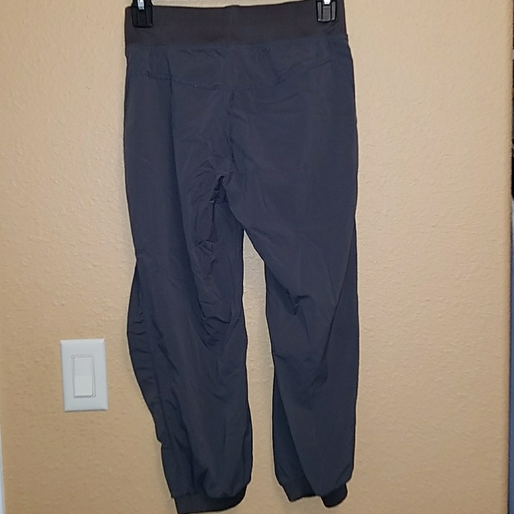 H&M workout capris - Picture 4 of 6